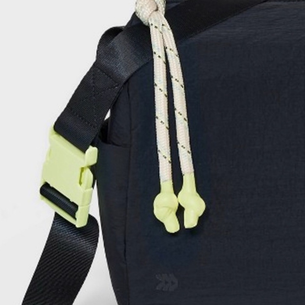 All In Motion Black Gym Duffel Bag Weekender Nylon Pockets Crossbody Strap NEW - Picture 2 of 4